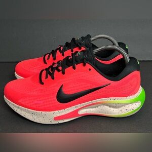 Nike Journey Run Hot Punch Green Strike Women's Size 8.5 WORN ONCE